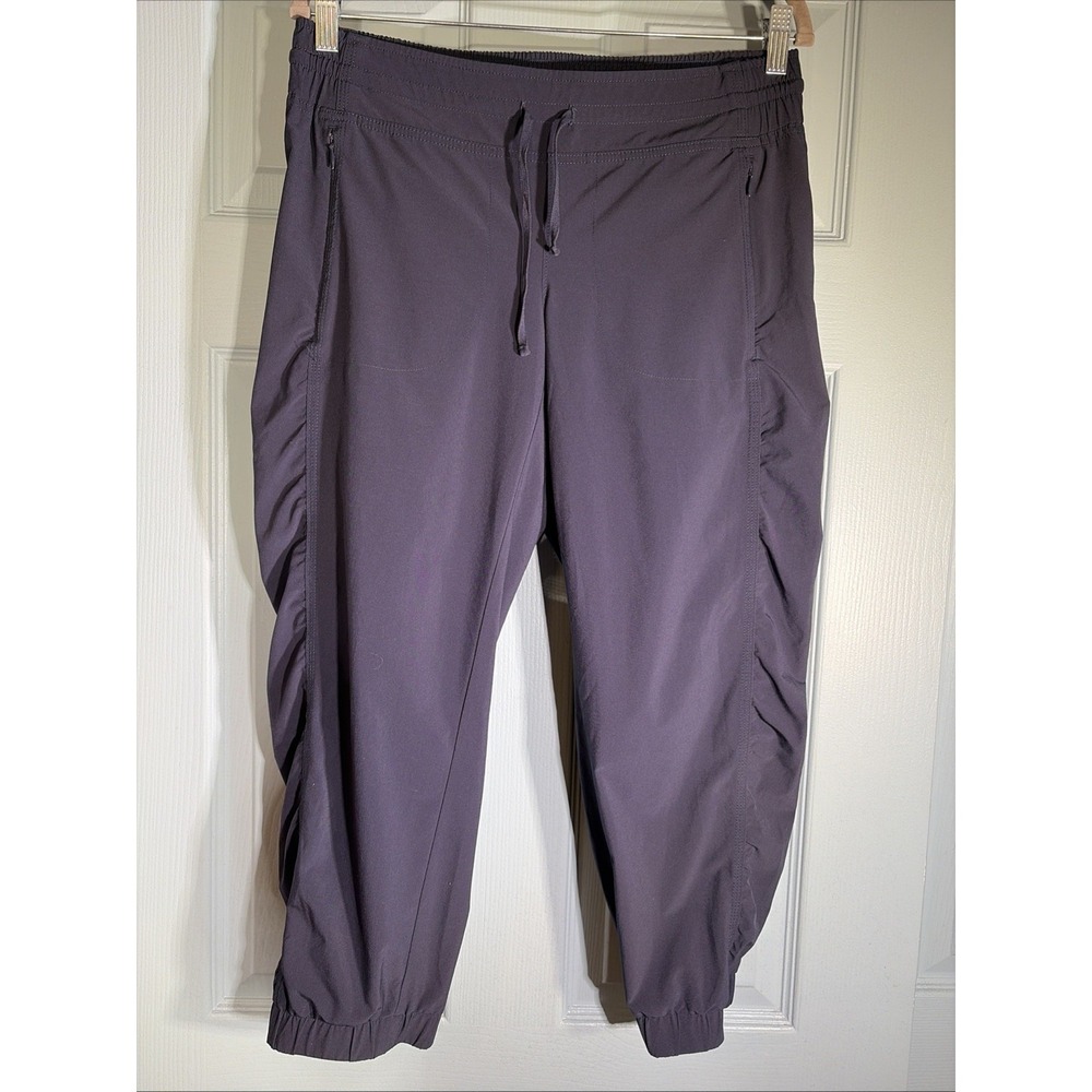 Athleta Blue LA VIVA Capri Jogger Pants Size 8. Pockets. Gym. Comfort.